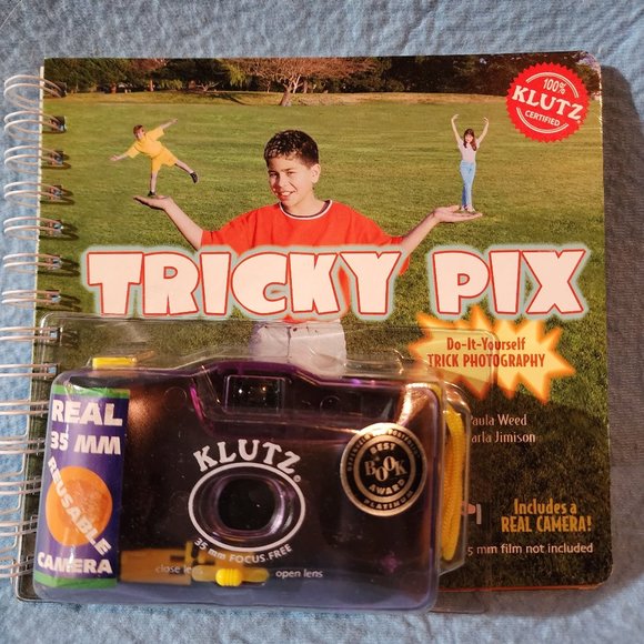 Sealed/NEW Klutz Tricky Pix Trick Photography Reusable 35 mm Camera / Book - Picture 1 of 6